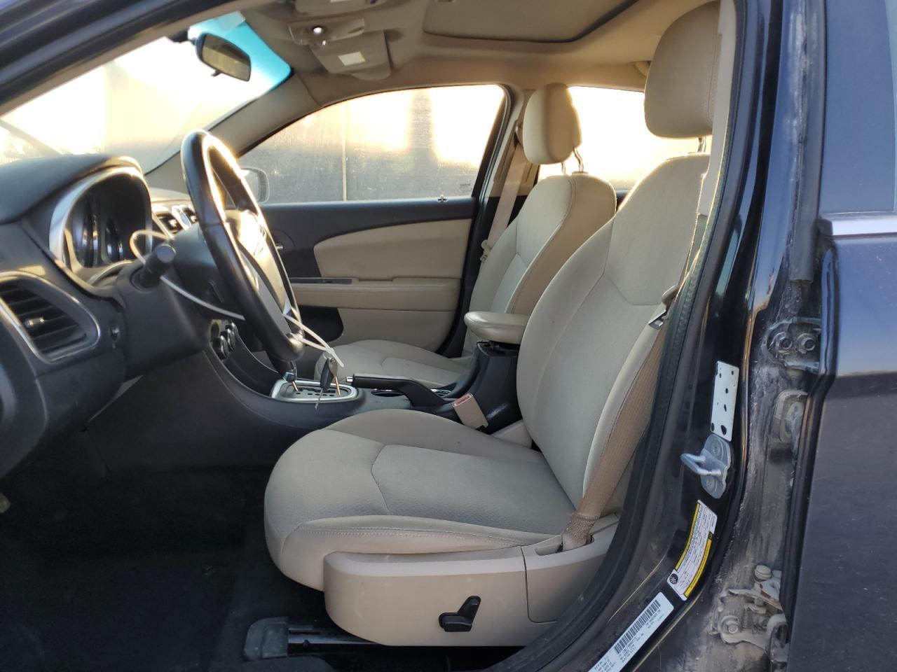 2011 Chrysler 200 Touring - Image 7