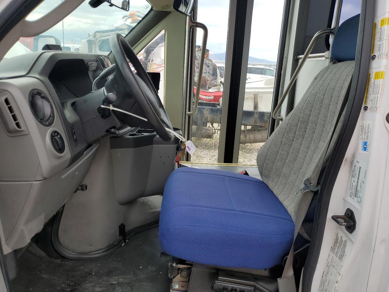 2016 Ford Econoline E350 Super Duty Cutaway Van - Фото 7