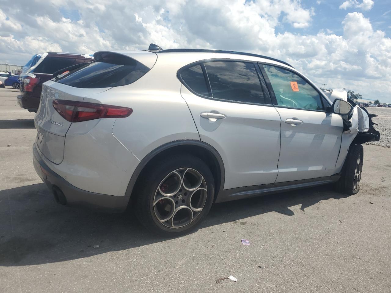 2022 Alfa Romeo Stelvio Ti - Фото 3