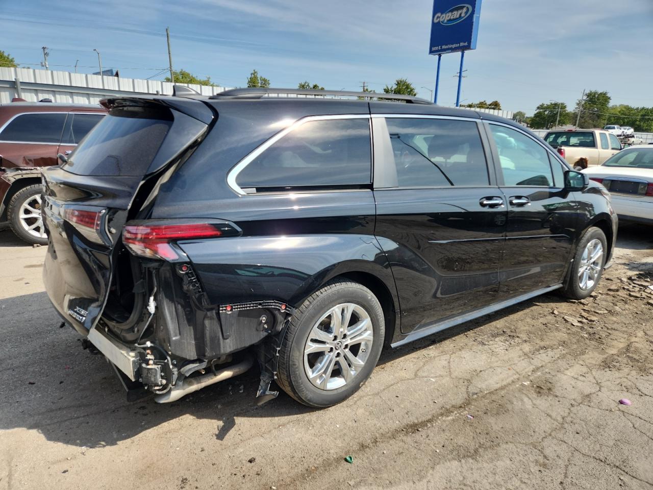 2023 Toyota Sienna Xse - Фото 3