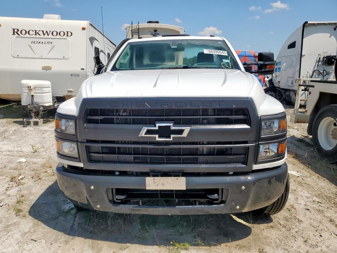2023 Chevrolet Silverado Medium Duty - Image 5