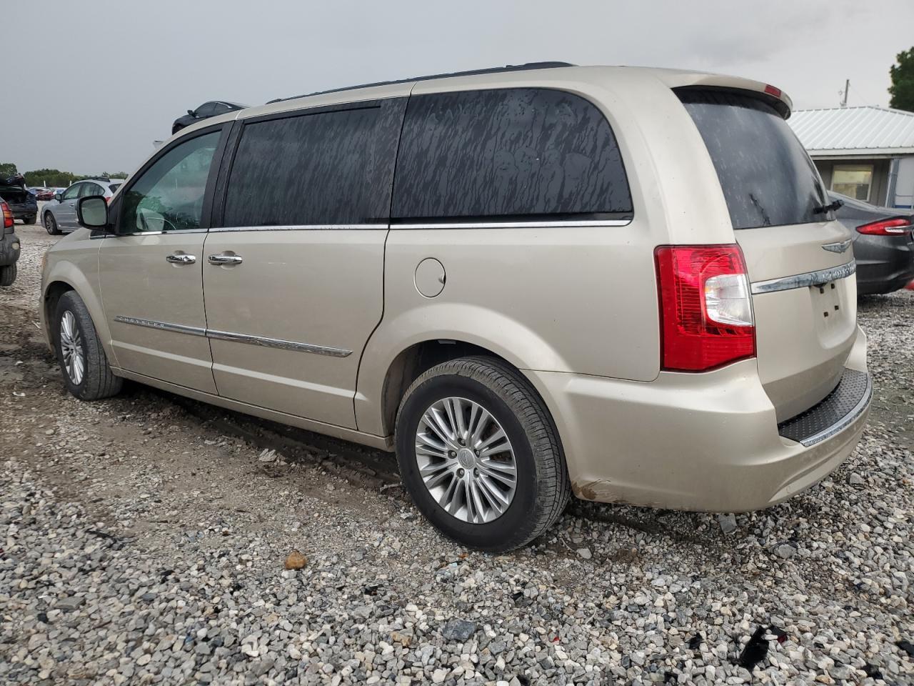 2014 Chrysler Town & Country Touring L - Фото 2