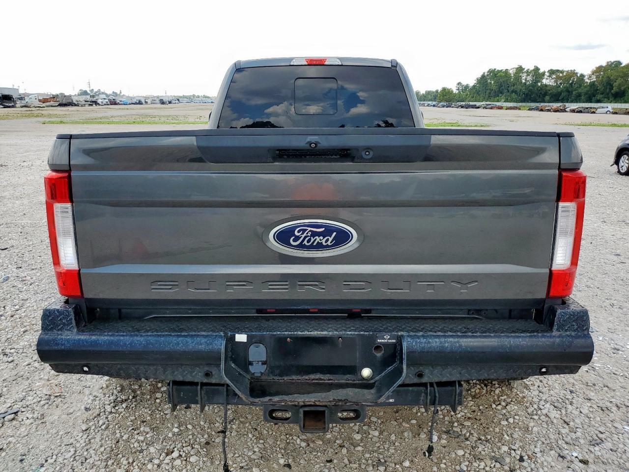 2017 Ford F350 Super Duty - Фото 6