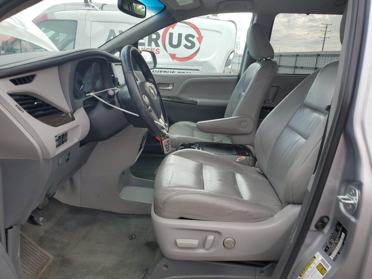 2015 Toyota Sienna Xle - Фото 7