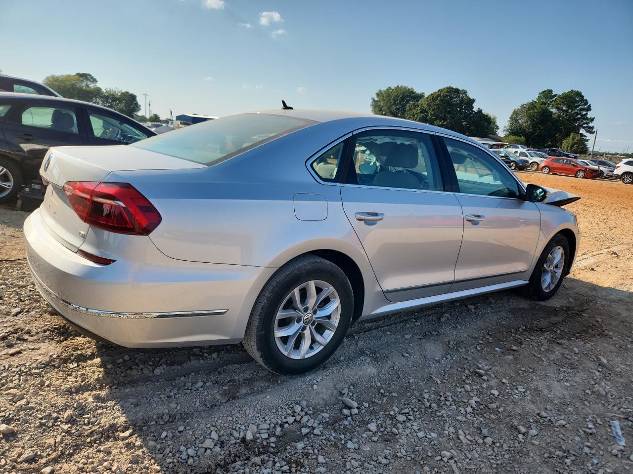 2017 Volkswagen Passat S - Фото 3