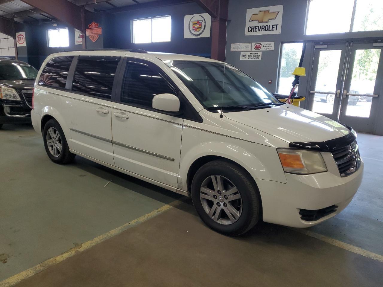 2010 Dodge Grand Caravan Crew - Image 4
