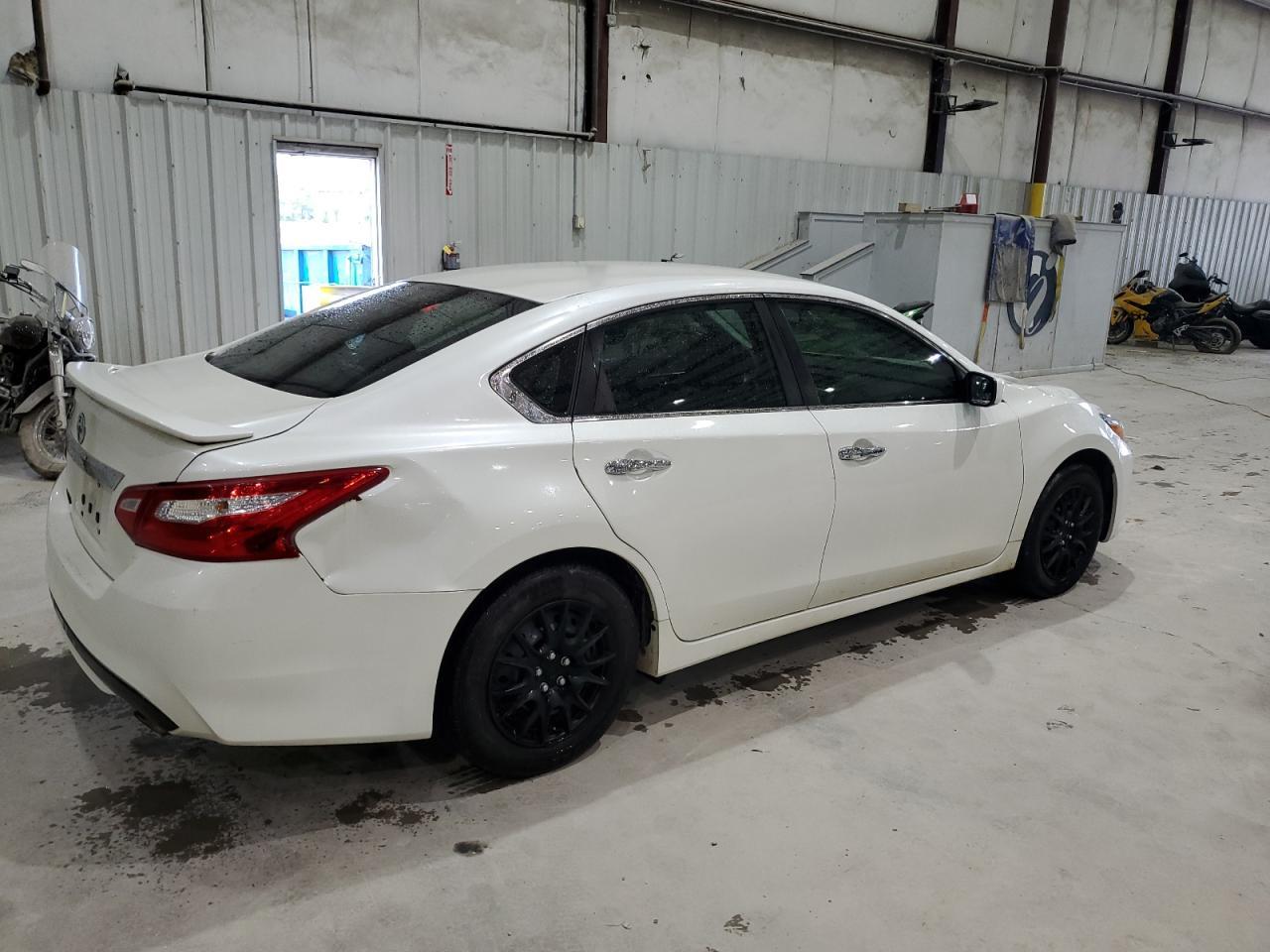 2016 Nissan Altima 2.5 - Image 3