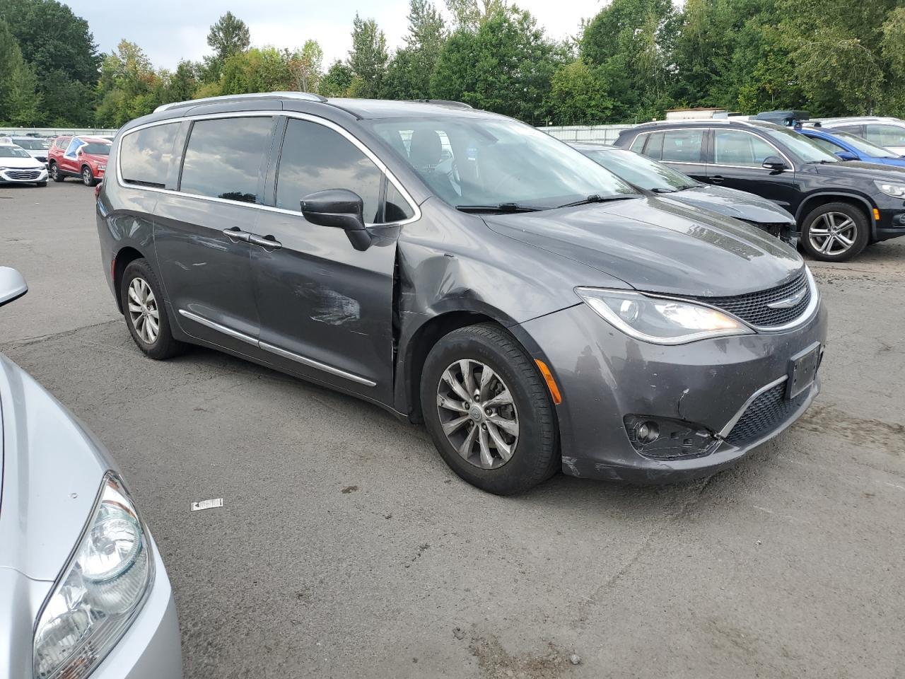 2018 Chrysler Pacifica Touring L - Image 4