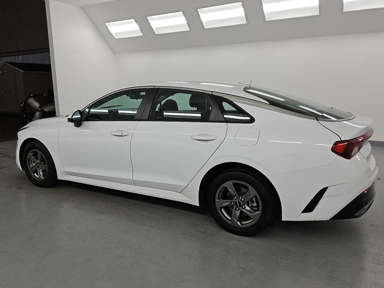 2023 Kia K5 Lxs - Фото 2