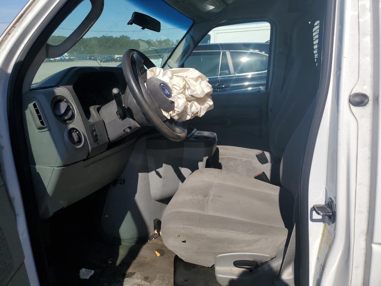 2013 Ford Econoline E250 Van - Фото 7