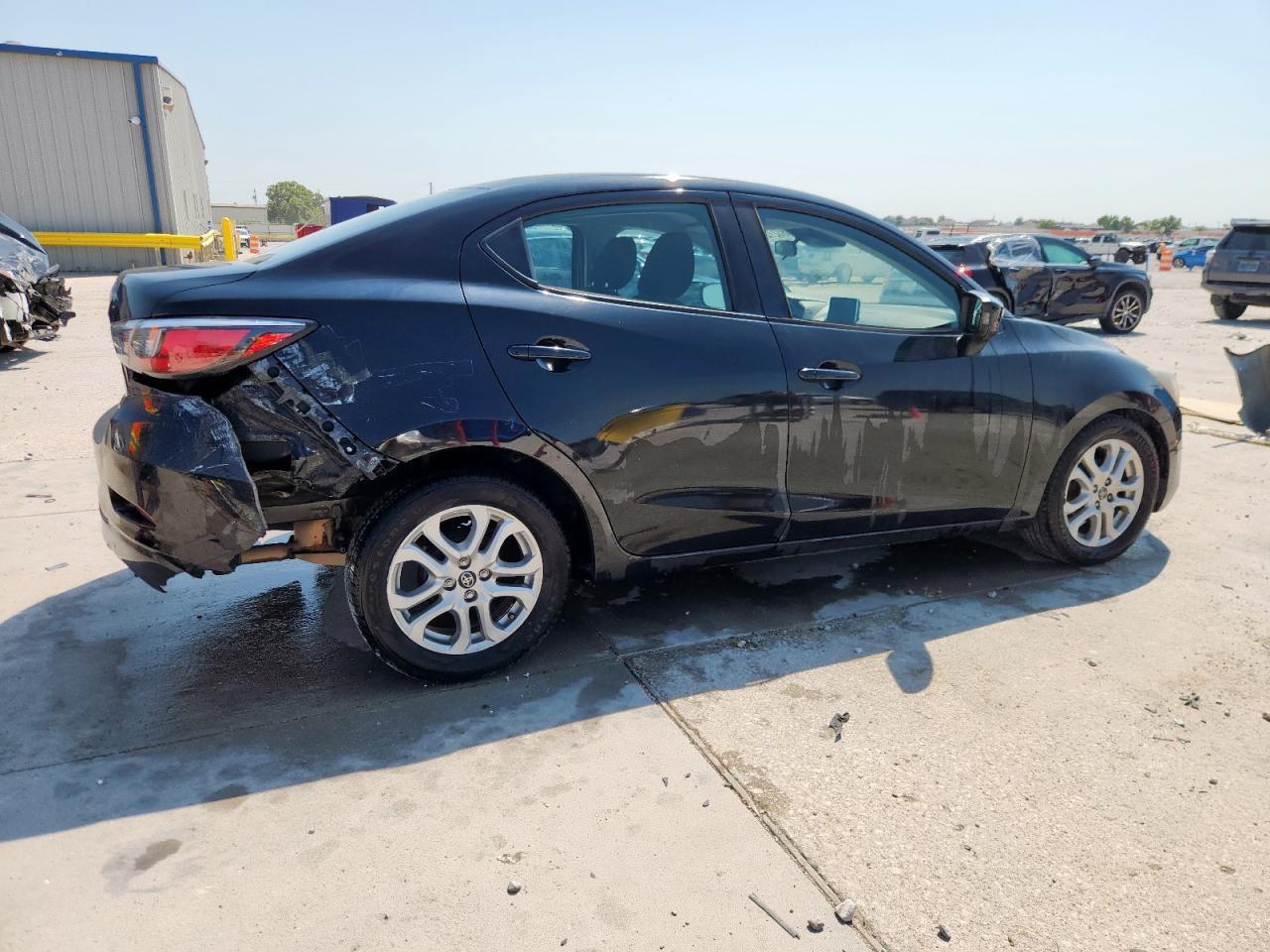 2018 Toyota Yaris Ia - Фото 3