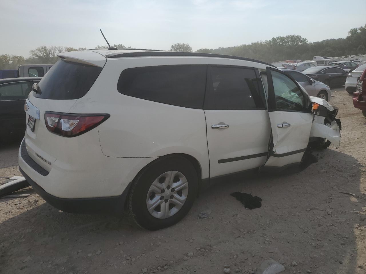 2015 Chevrolet Traverse Ls - Фото 3