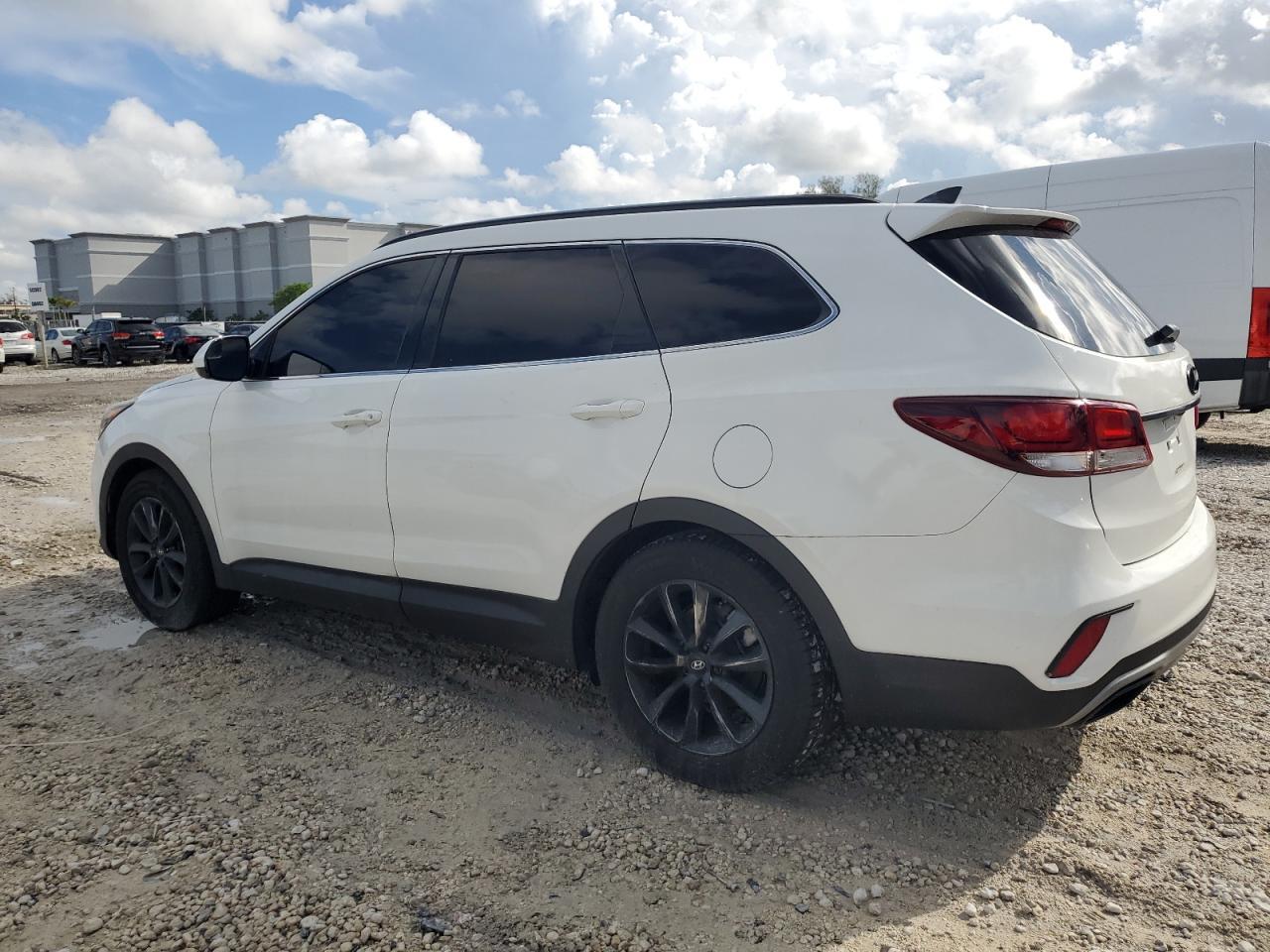 2017 Hyundai Santa Fe Se - Image 2