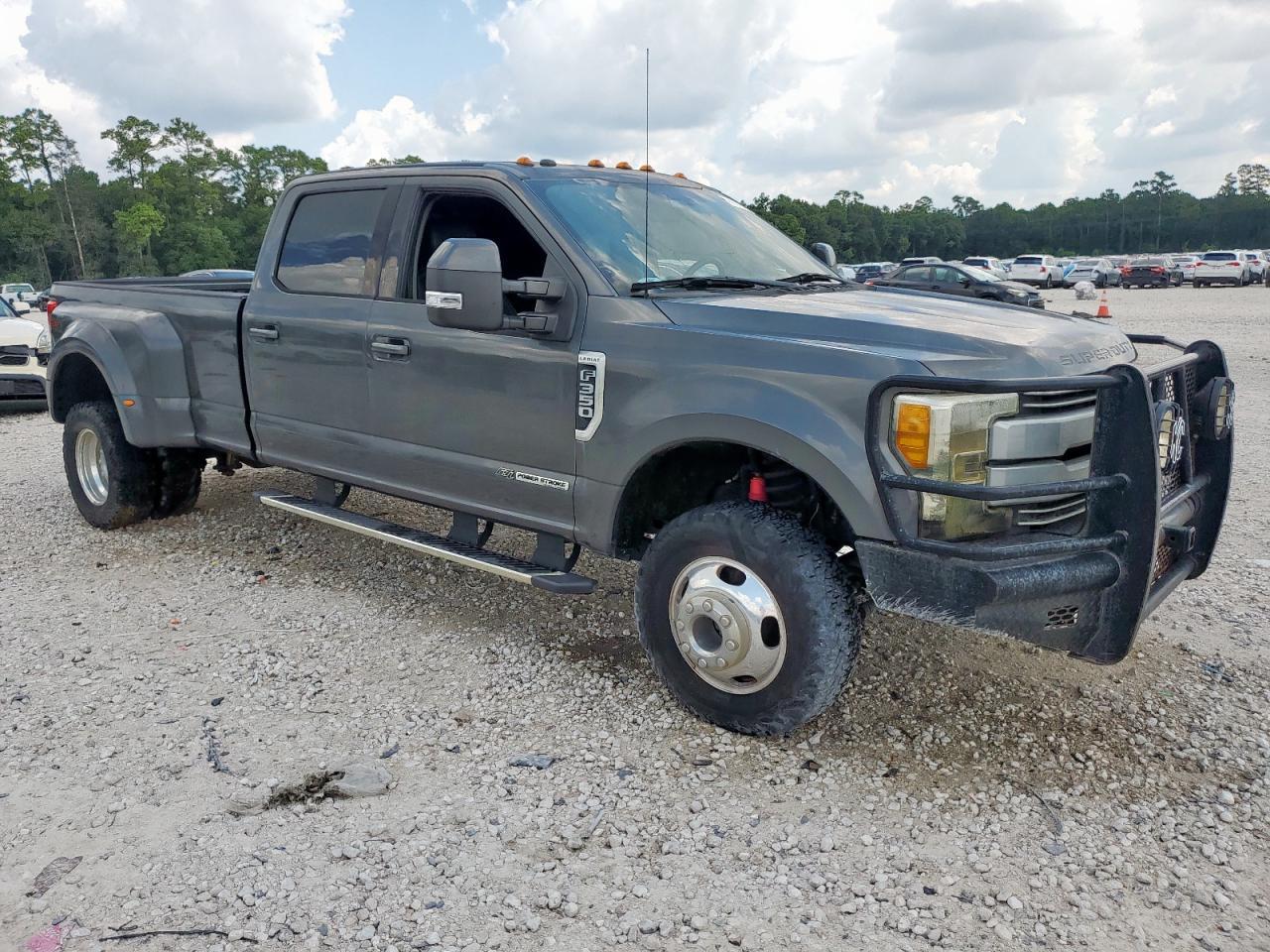2017 Ford F350 Super Duty - Фото 4