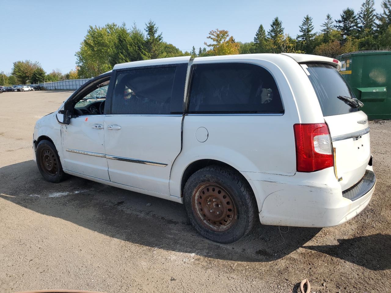 2016 Chrysler Town & Country S - Image 2