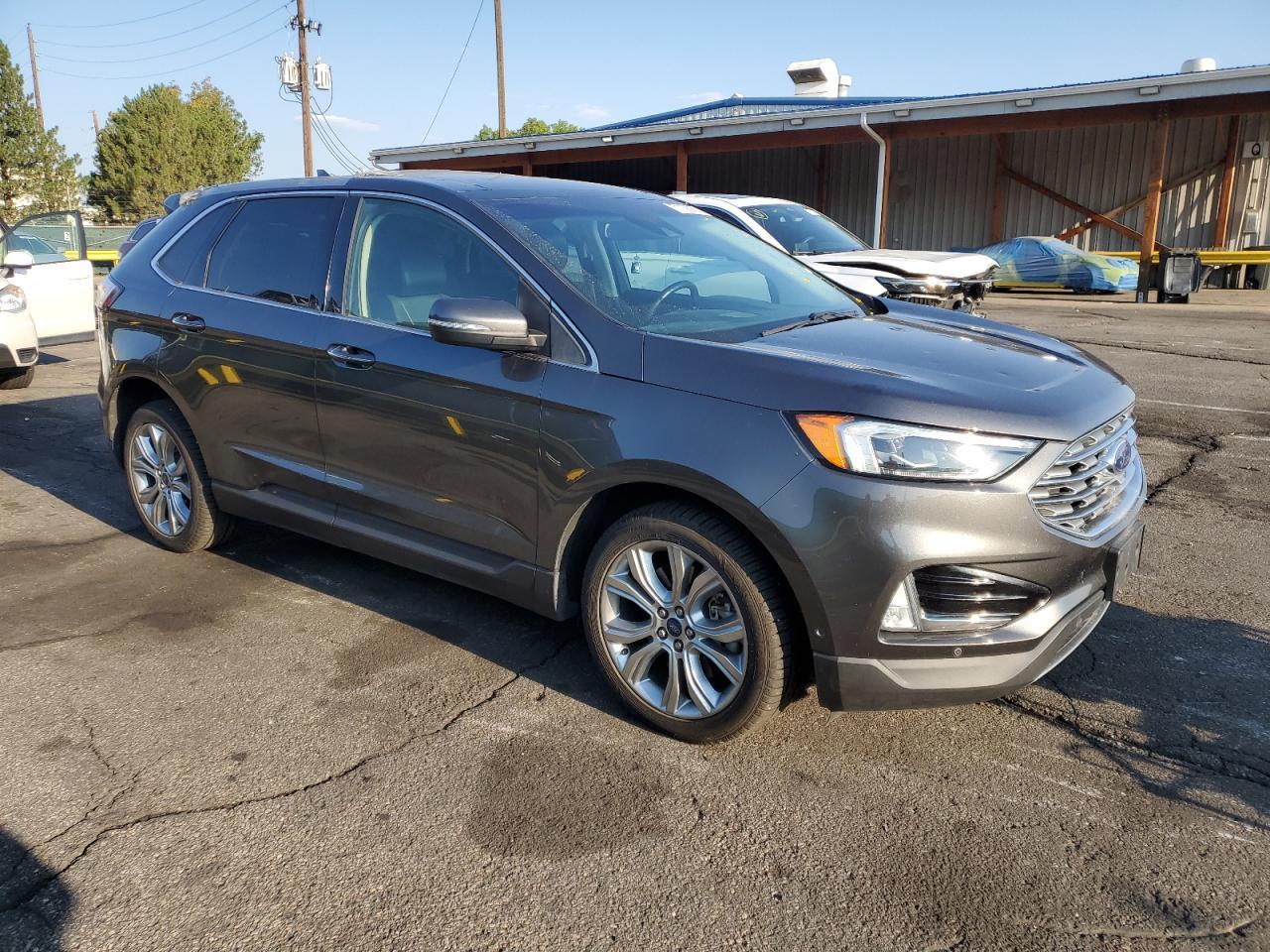 2019 Ford Edge Titanium - Image 4
