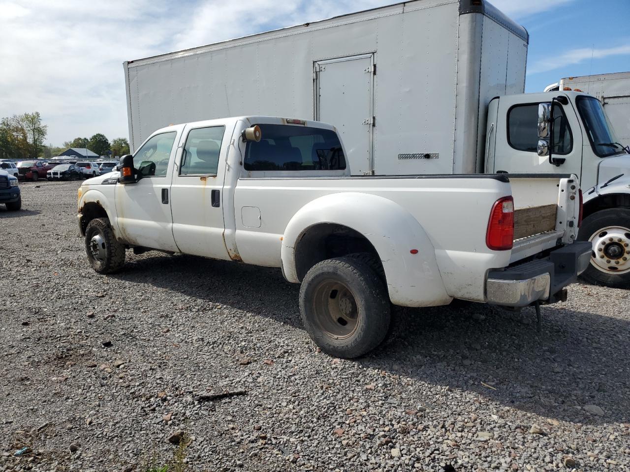 2011 Ford F350 Super Duty - Фото 2