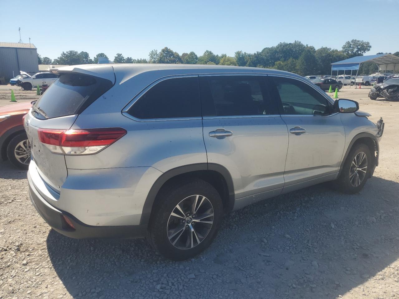 2018 Toyota Highlander Le - Фото 3