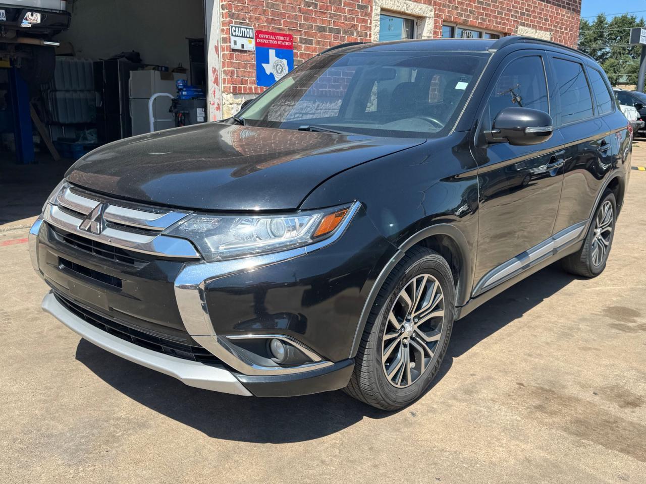 2016 Mitsubishi Outlander Se - Фото 2