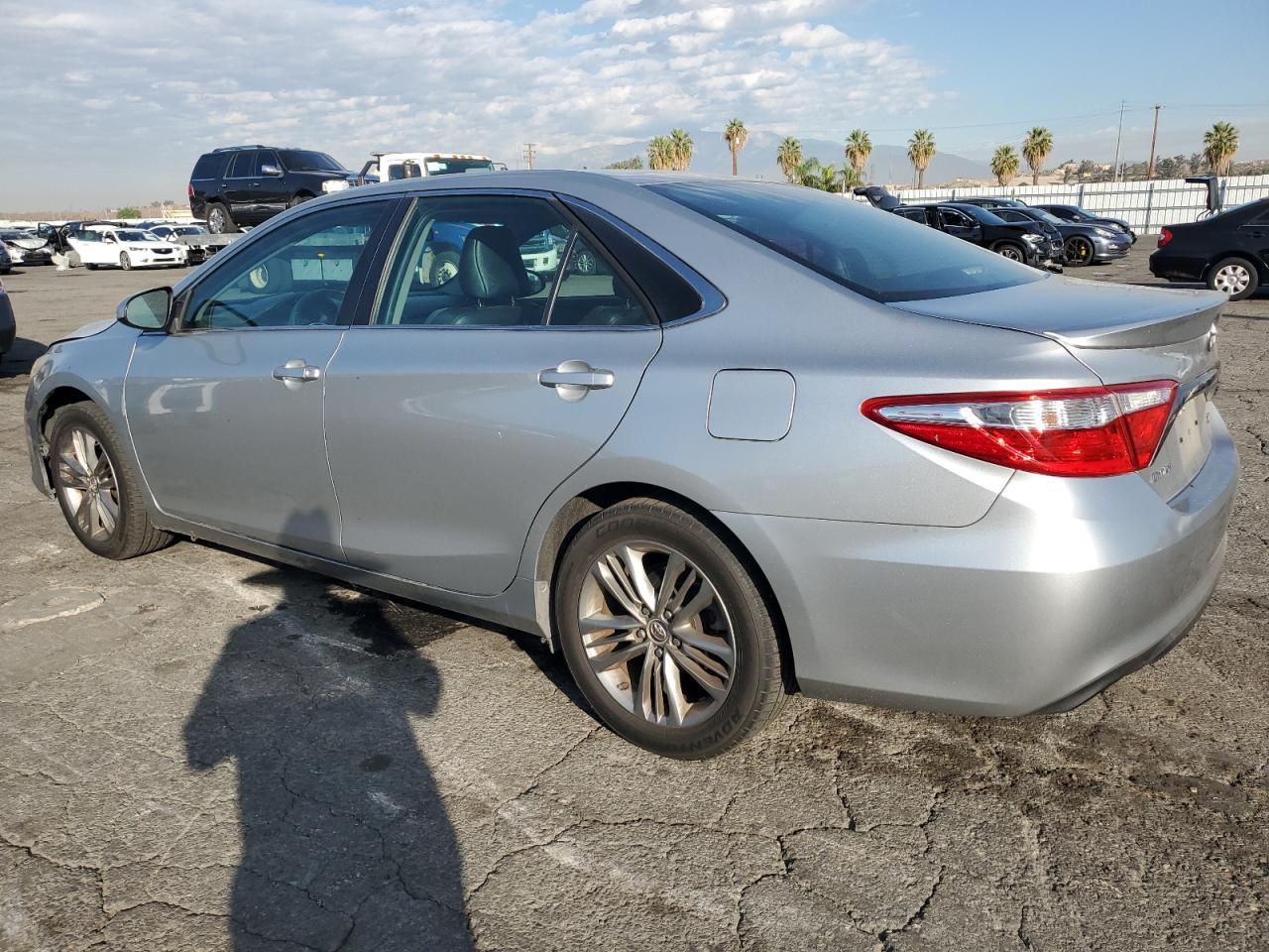 2015 Toyota Camry Le - Фото 2