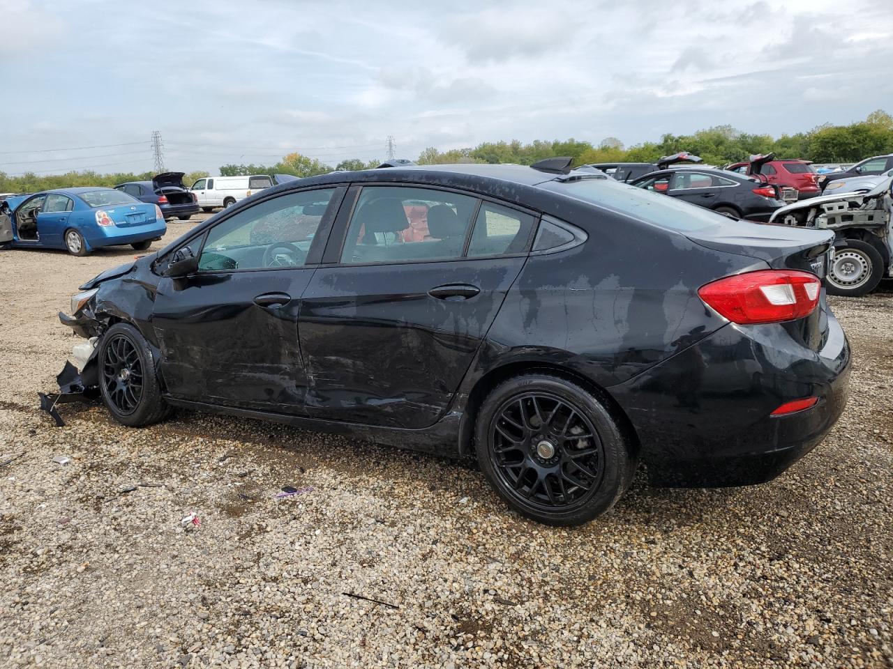 2017 Chevrolet Cruze Ls - Фото 2
