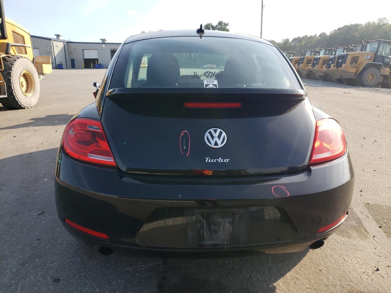 2013 Volkswagen Beetle Turbo - Фото 6