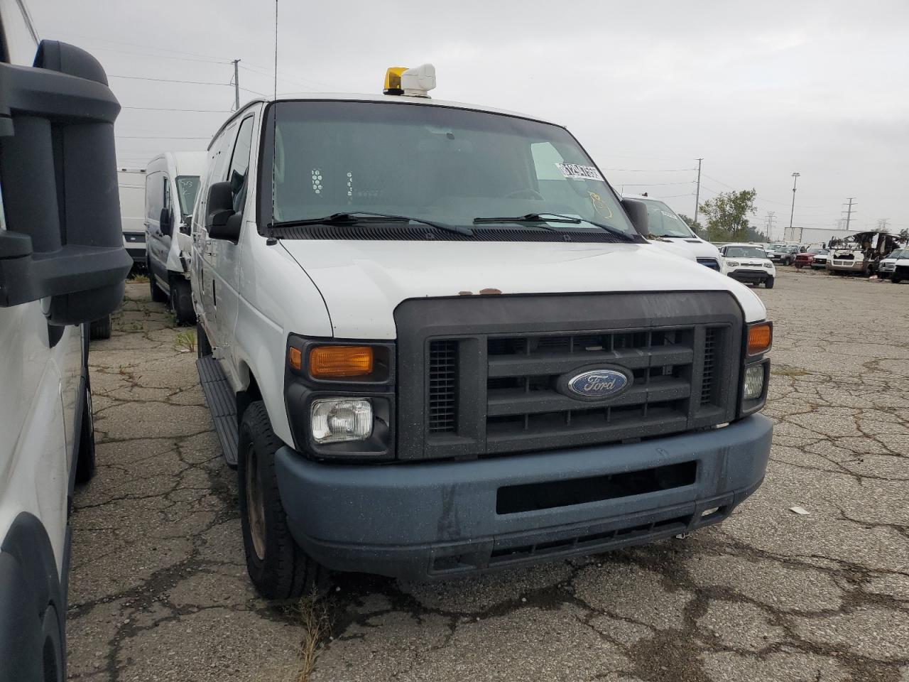 2013 Ford Econoline E250 Van - Image 4