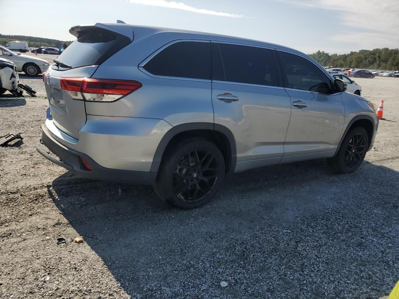 2017 Toyota Highlander Le - Фото 3
