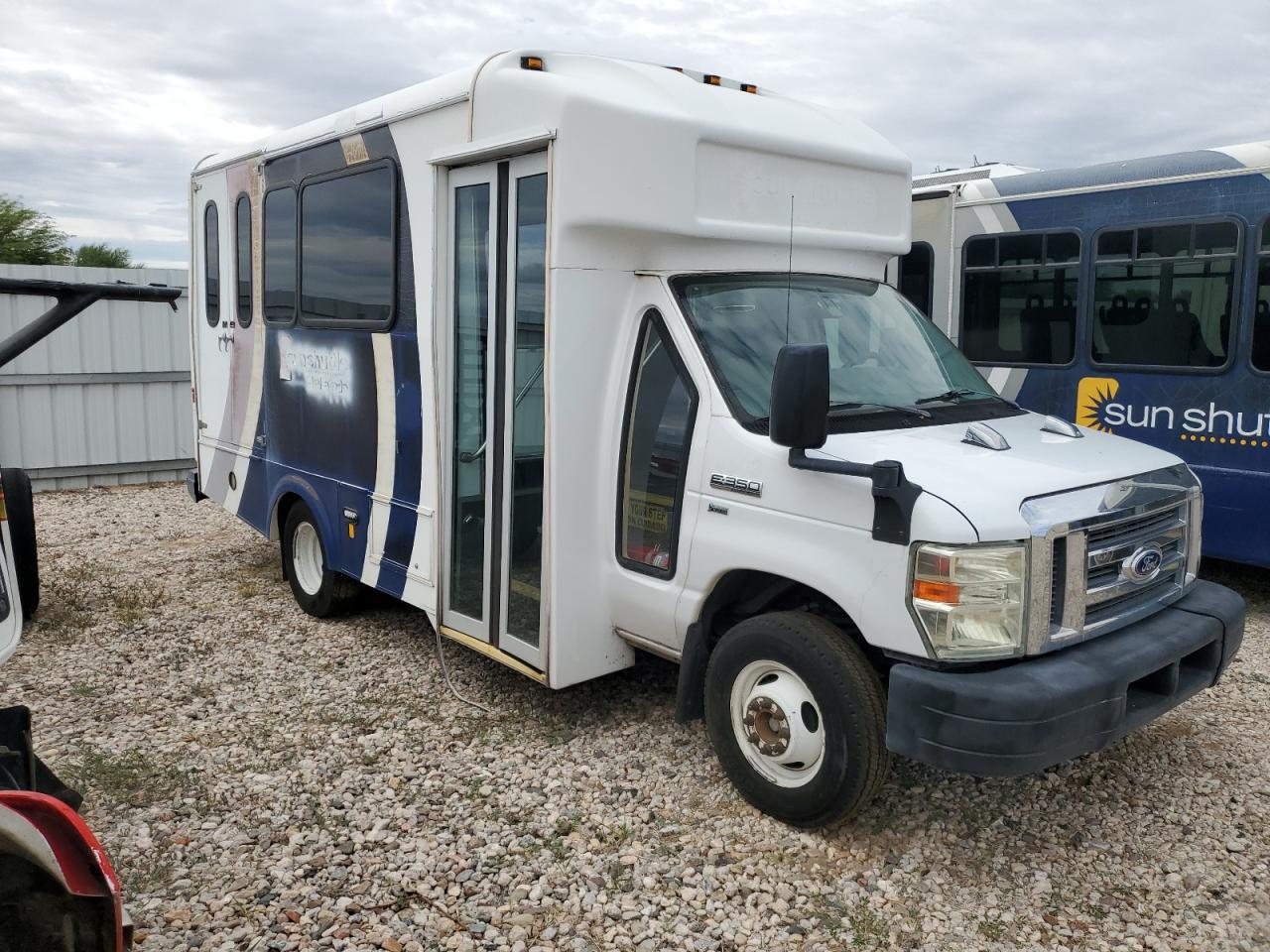 2016 Ford Econoline E350 Super Duty Cutaway Van - Фото 4