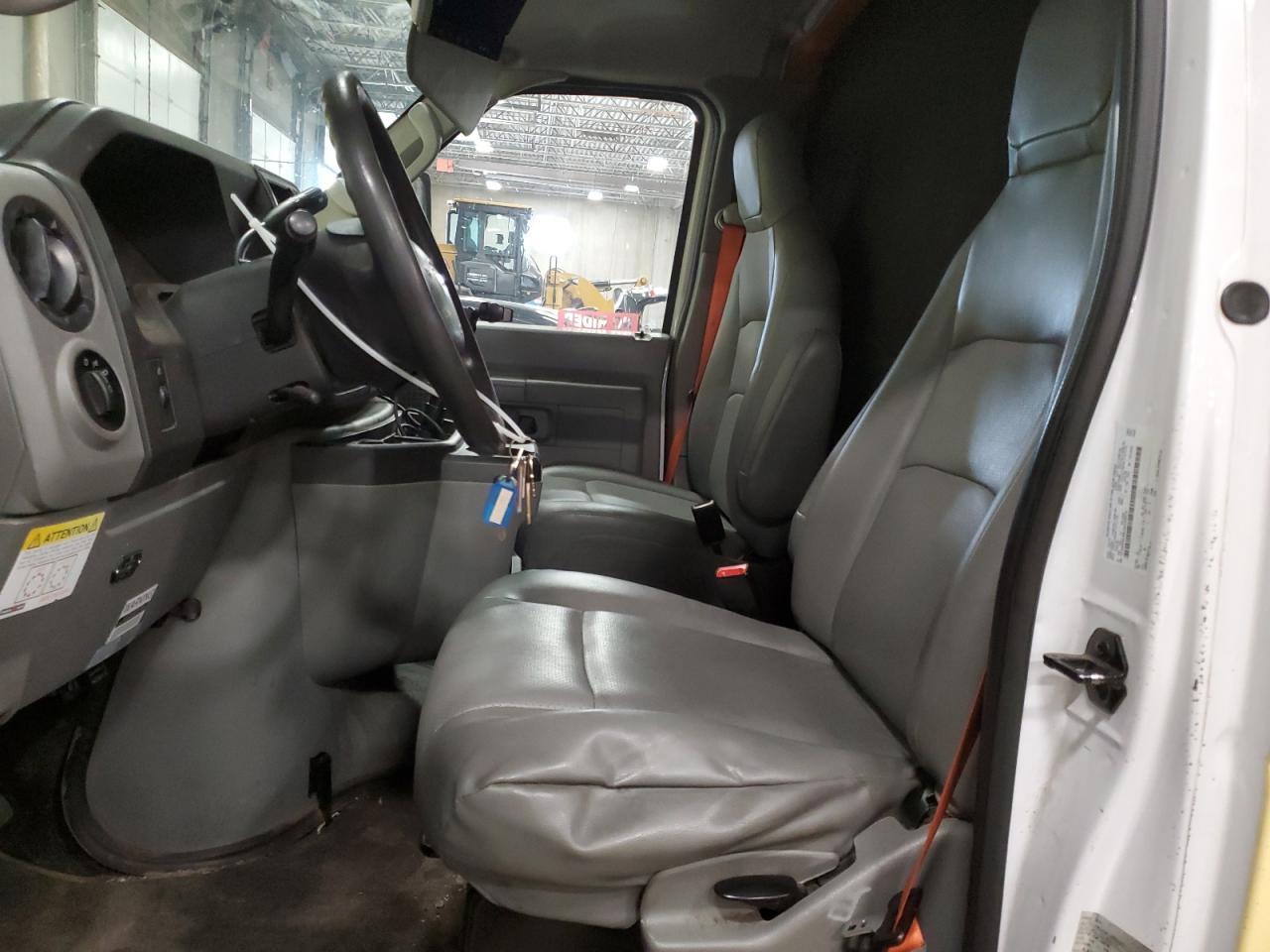 2018 Ford Econoline E450 Super Duty Cutaway Van - Image 7