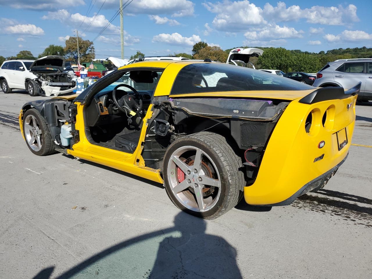 2005 Chevrolet Corvette - Фото 2