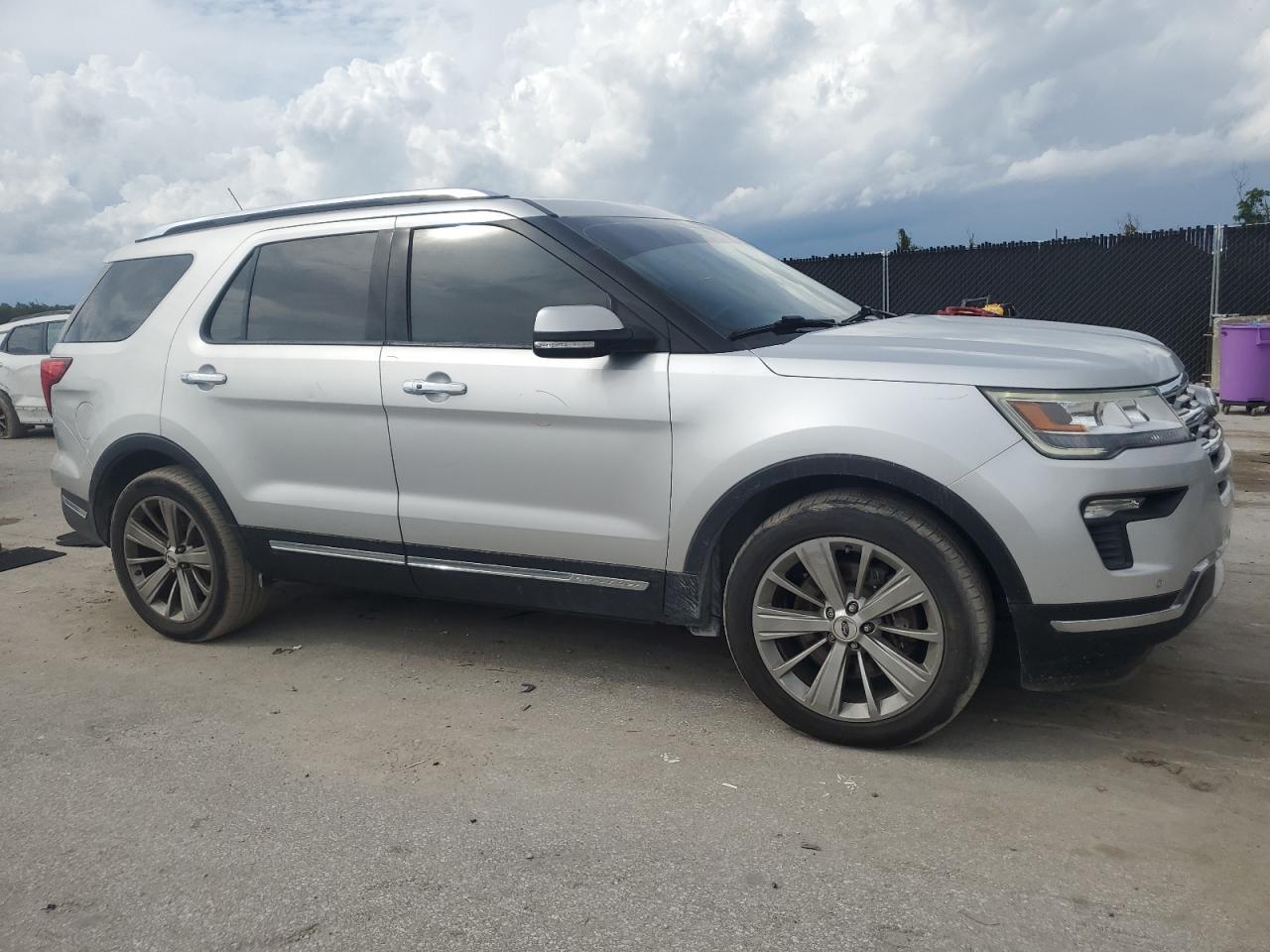 2018 Ford Explorer Limited - Image 4