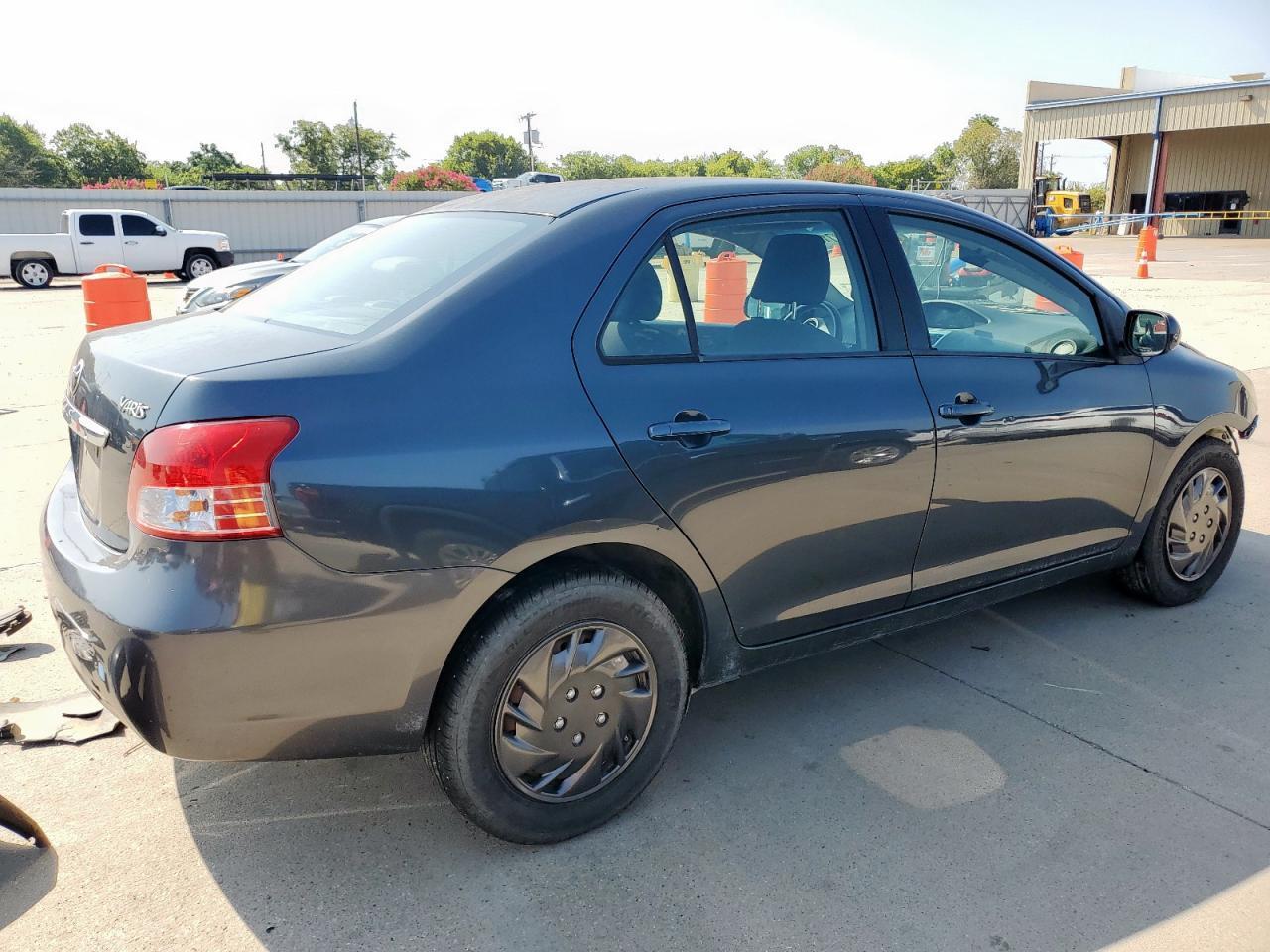 2010 Toyota Yaris - Фото 3