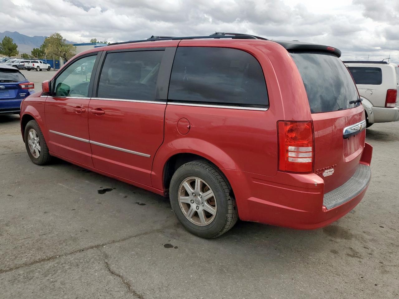 2010 Chrysler Town & Country Touring Plus - Image 2