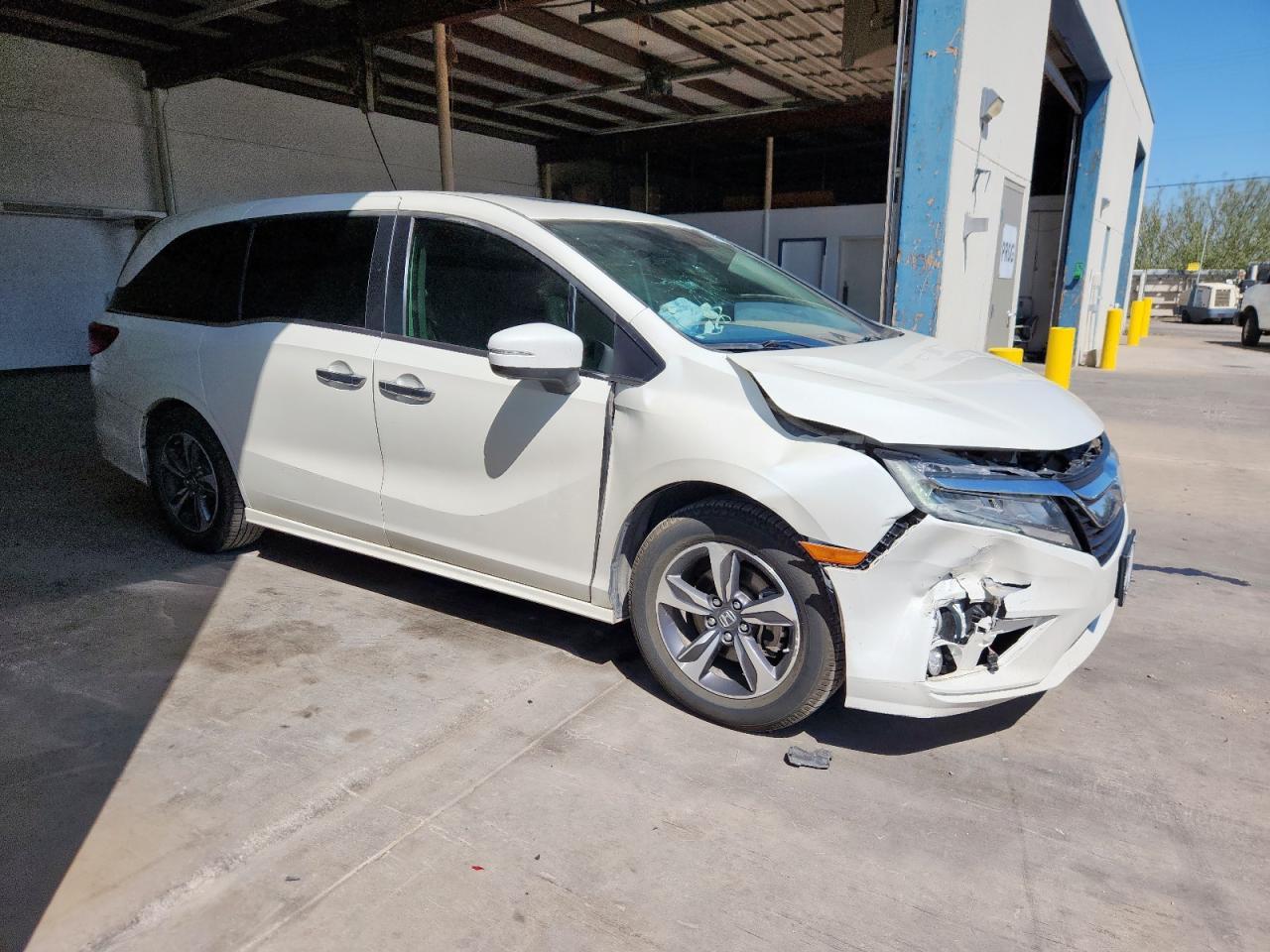 2018 Honda Odyssey Touring - Image 4