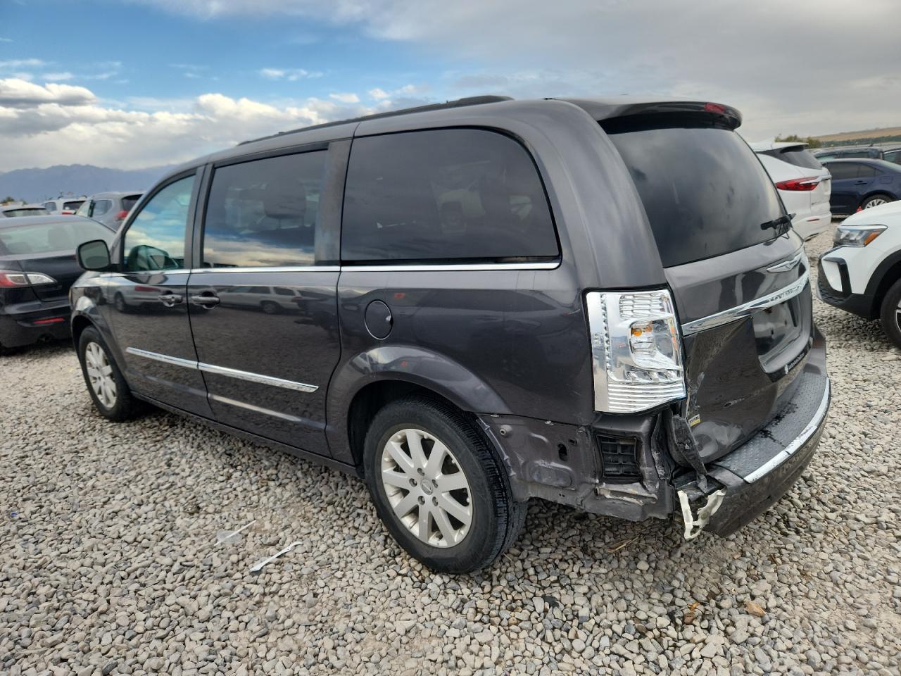 2015 Chrysler Town & Country Touring - Image 2
