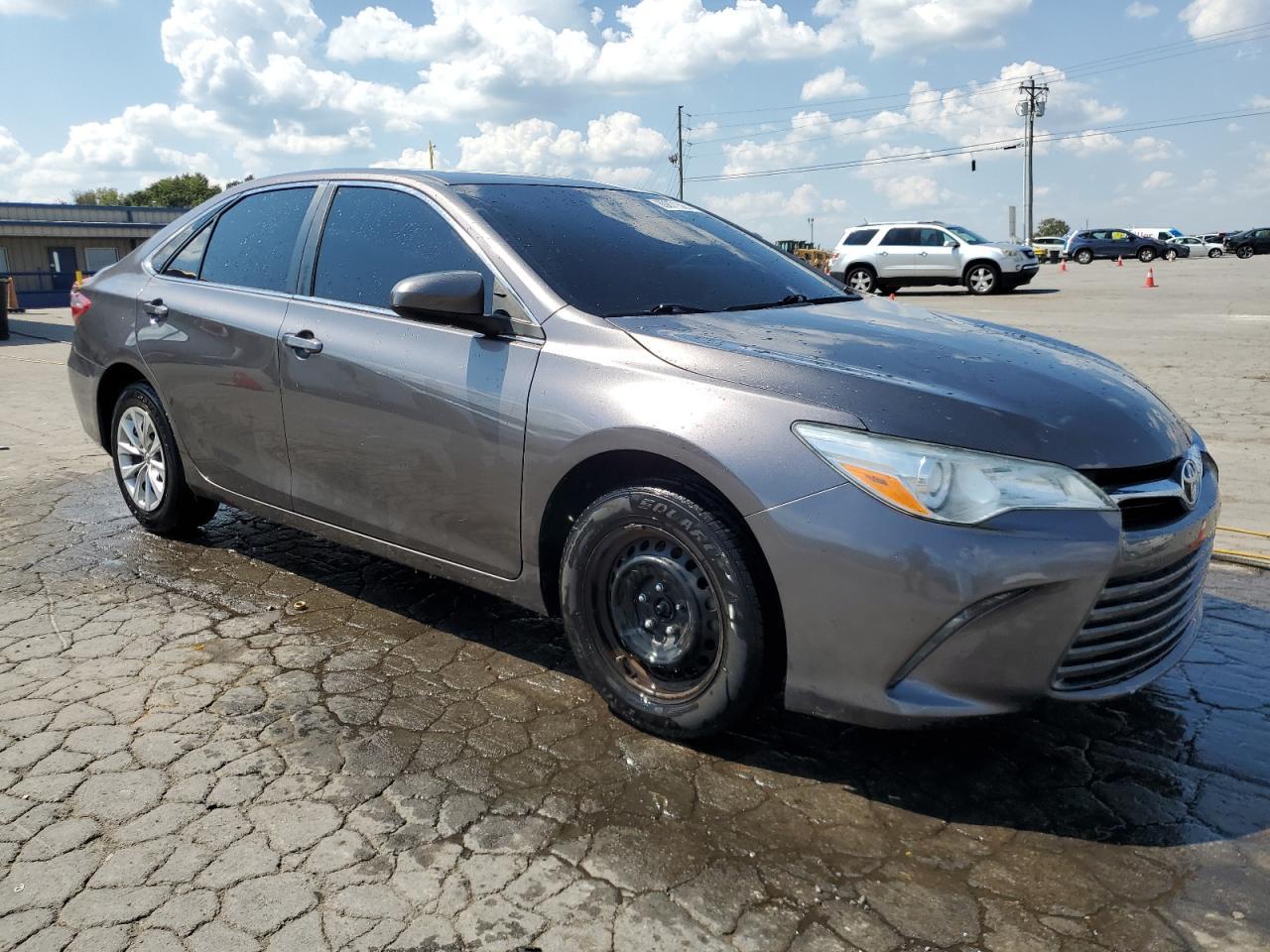 2017 Toyota Camry Le - Фото 4