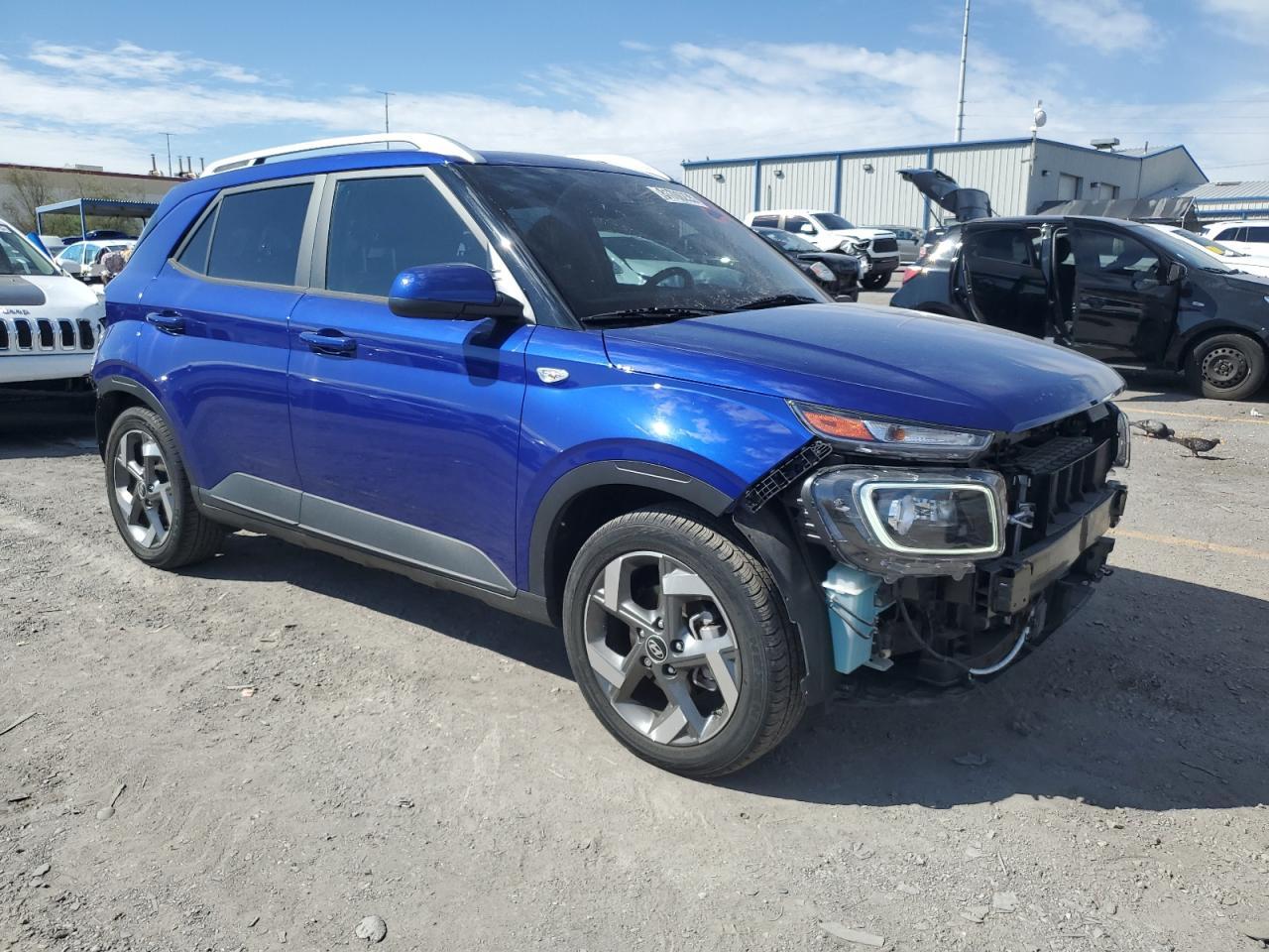 2022 Hyundai Venue Sel - Image 4