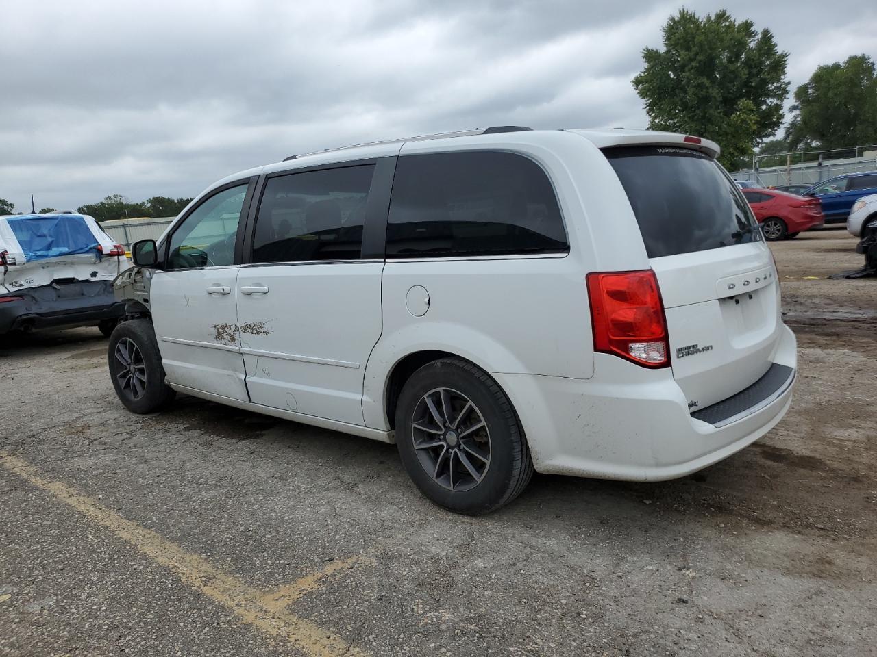 2017 Dodge Grand Caravan Sxt - Фото 2