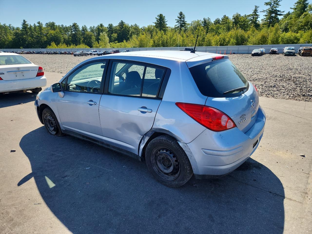 2011 Nissan Versa S - Image 2