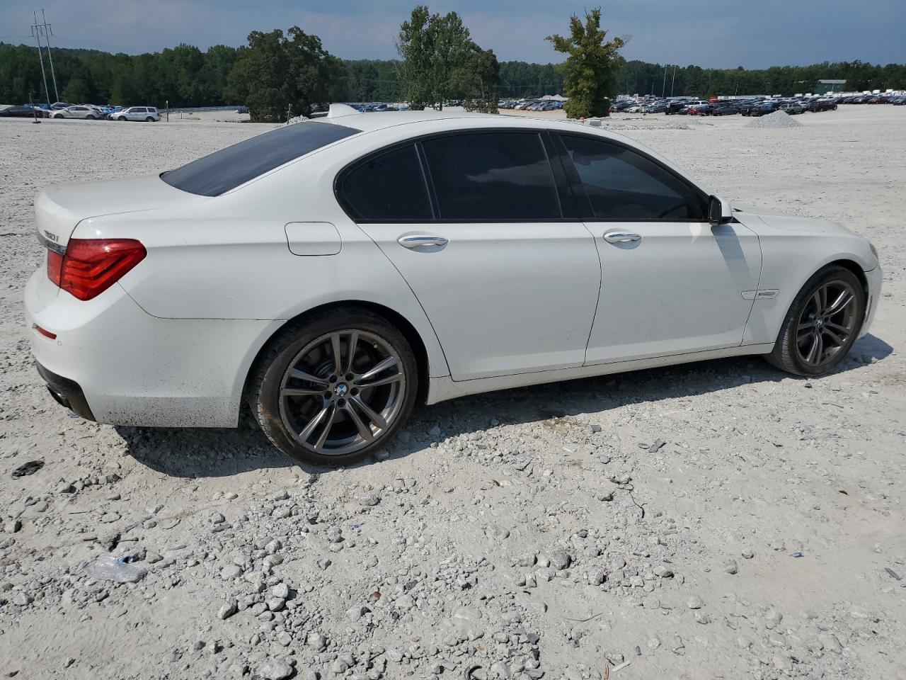 2011 BMW 750 I - Image 3