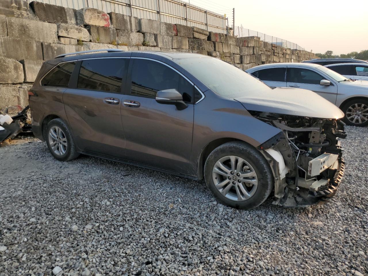 2024 Toyota Sienna Limited - Image 4