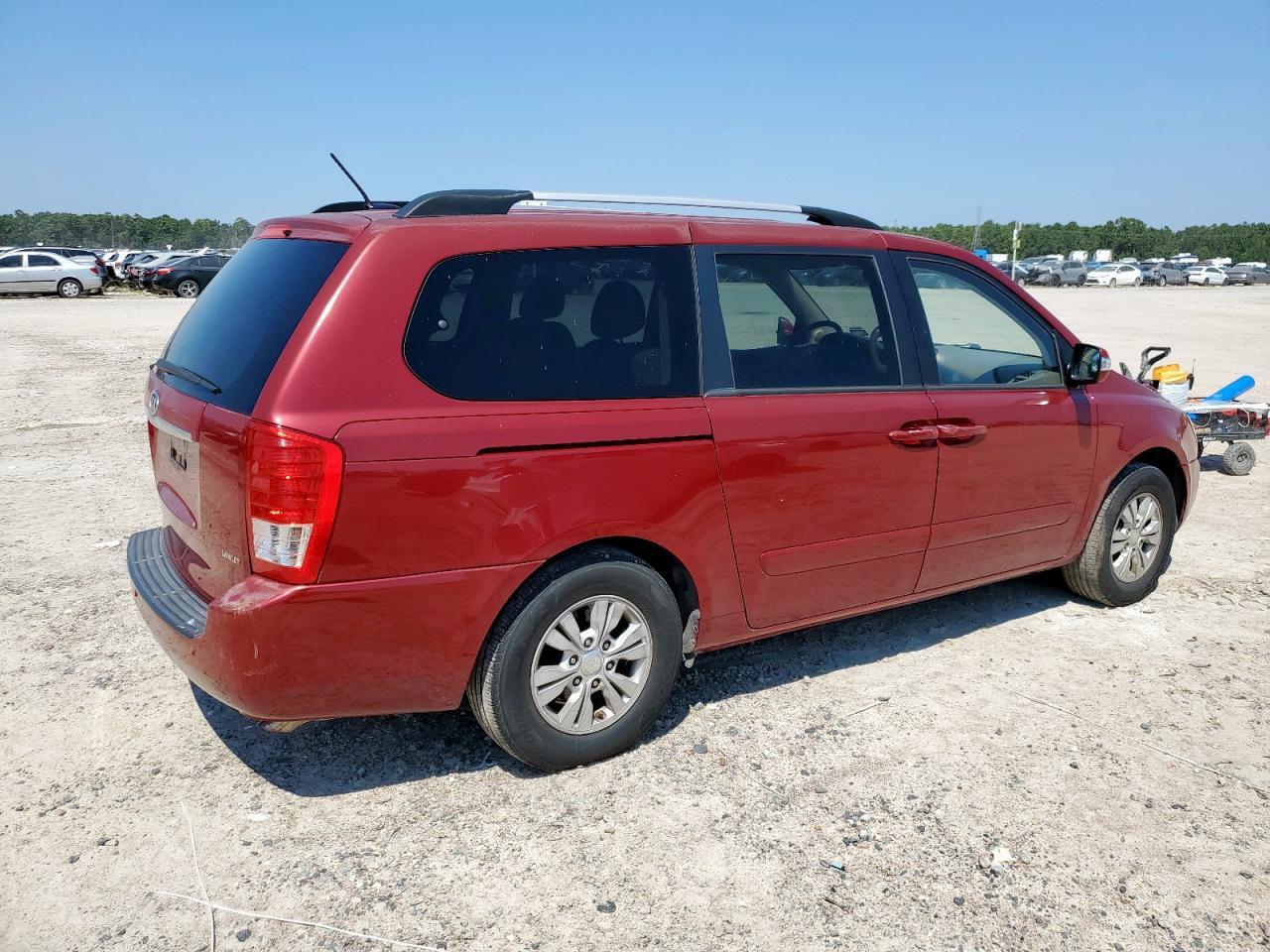 2012 Kia Sedona Lx - Image 3