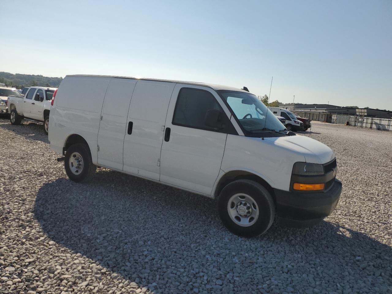 2022 Chevrolet Express G2500 - Фото 4
