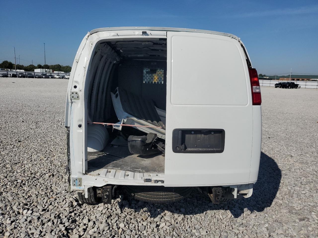 2022 Chevrolet Express G2500 - Фото 6