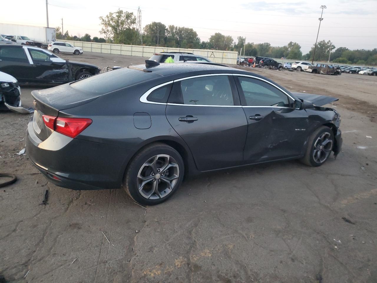 2017 Chevrolet Malibu Ls - Фото 3