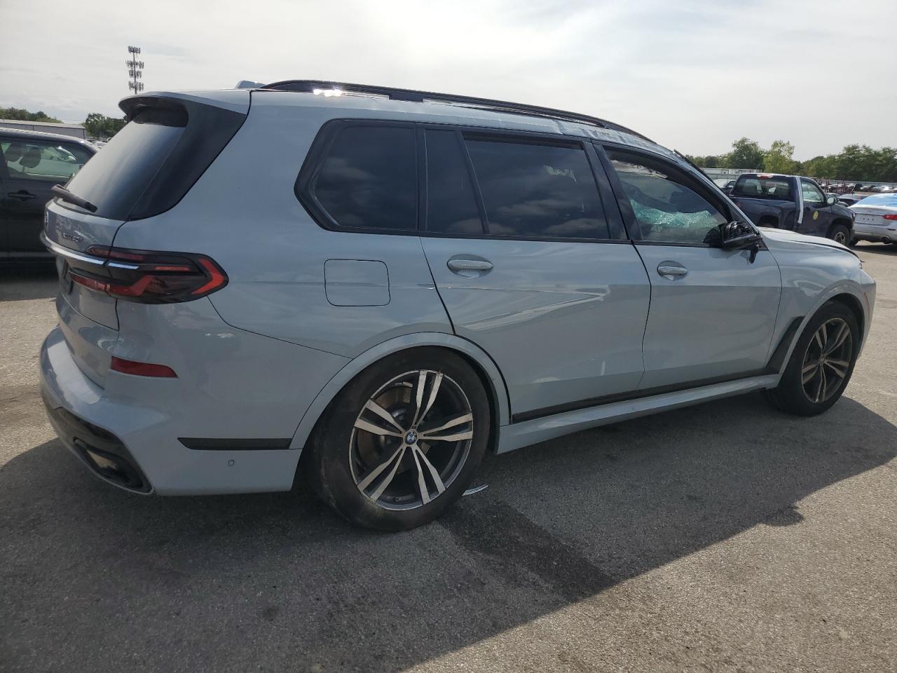 2023 BMW X7 xDrive40I - Фото 3