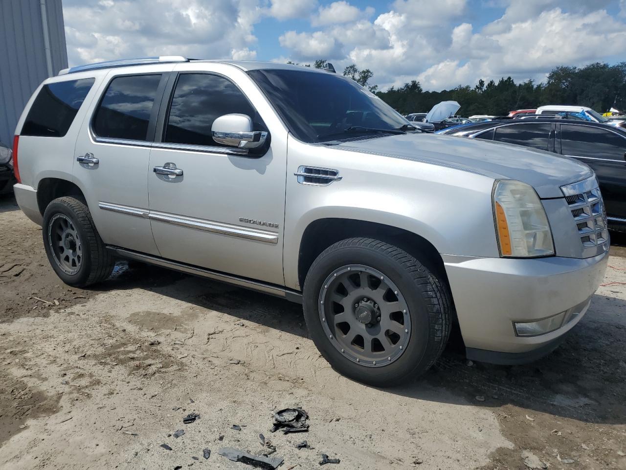 2010 Cadillac Escalade Premium - Image 4