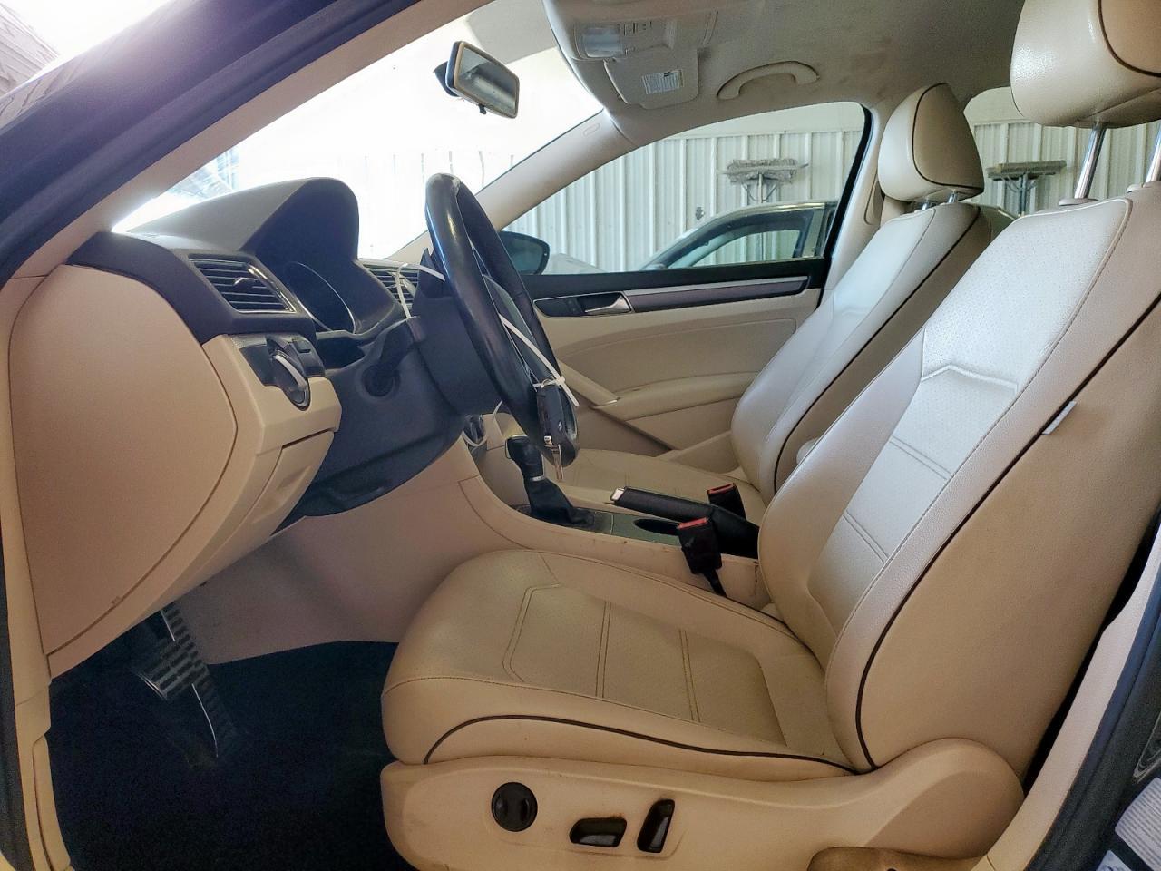 2017 Volkswagen Passat R-Line - Фото 7