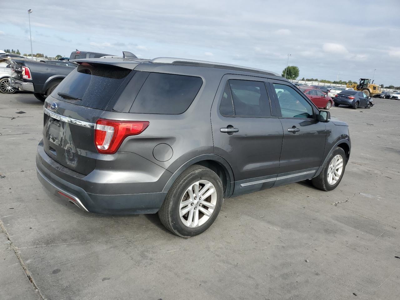 2016 Ford Explorer Xlt - Фото 3